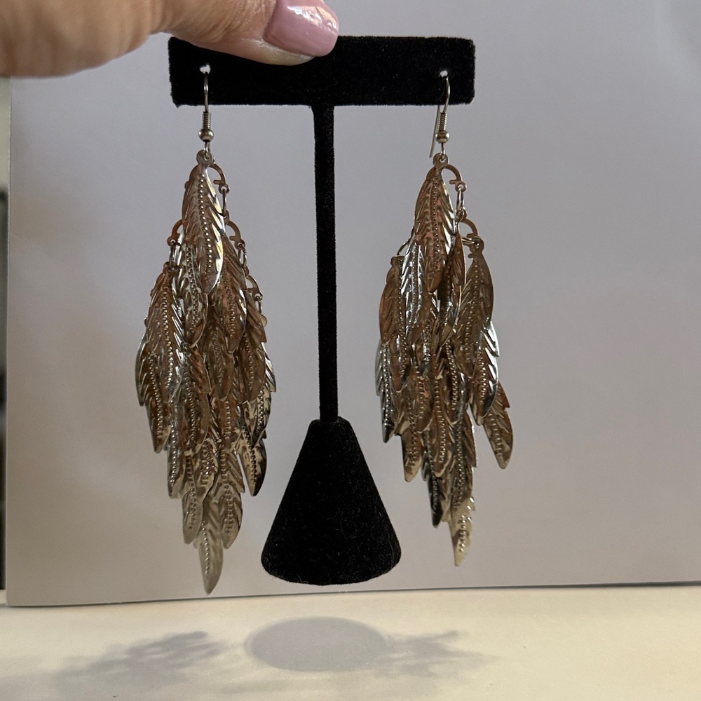 Silver Tone Lightweight Feather Western Boho Leaf Dangle Statement Earrings - Picture 5 of 6